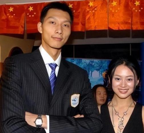 周琦老婆曾逼其回国,周琦 老婆